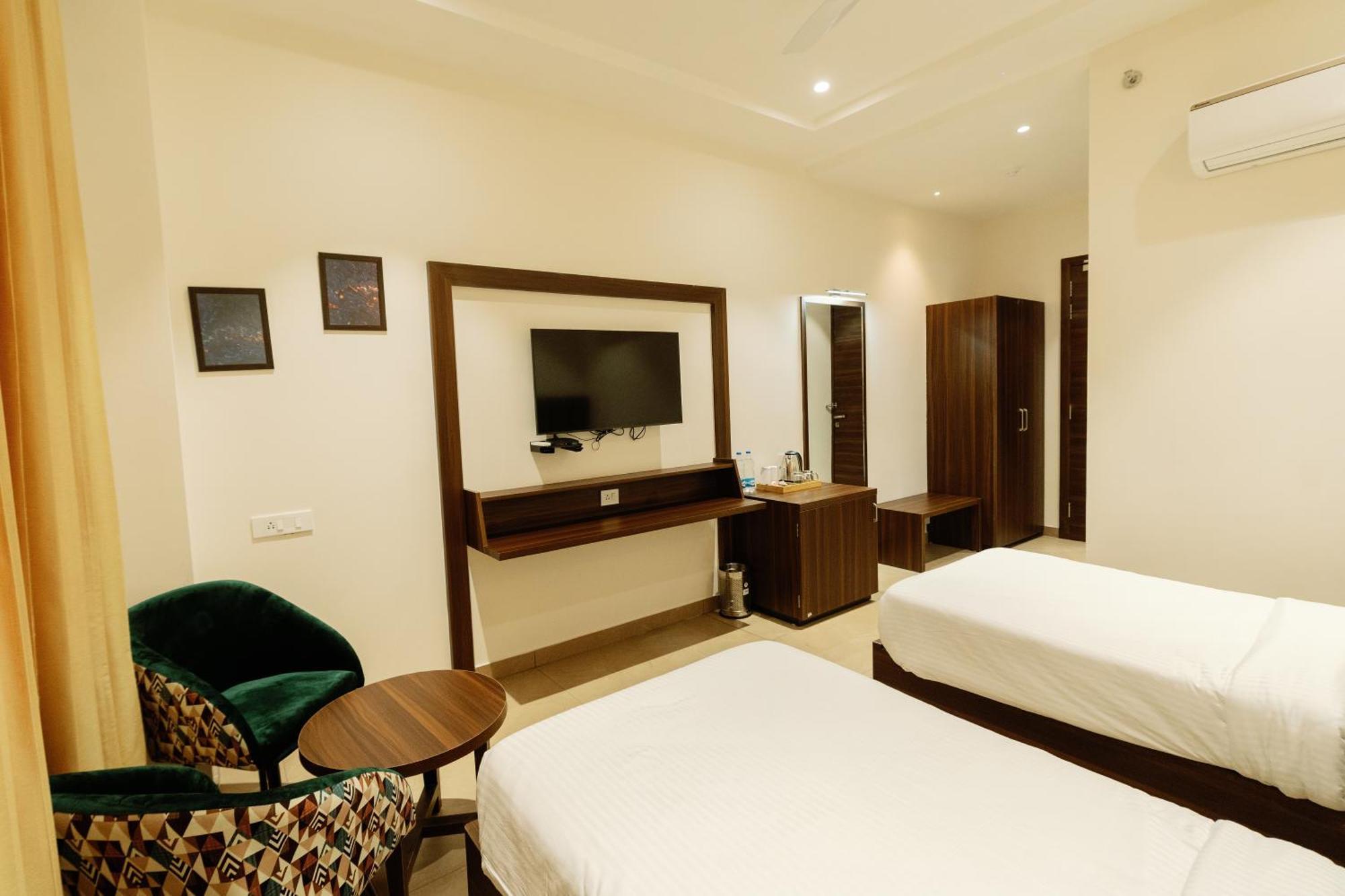 Grand Heritage Hotel & Resort Ludhiana Ngoại thất bức ảnh
